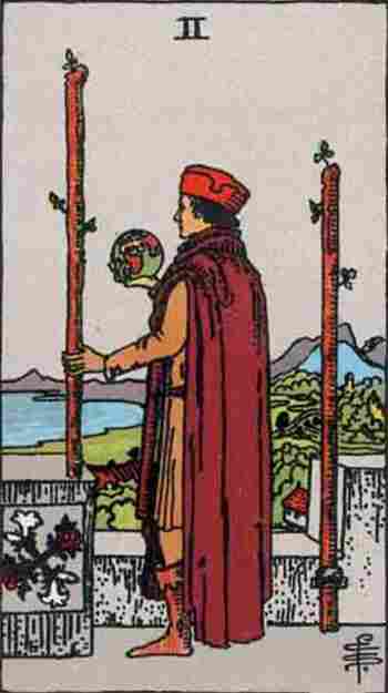 Dos de Bastos en el Tarot Rider Waite