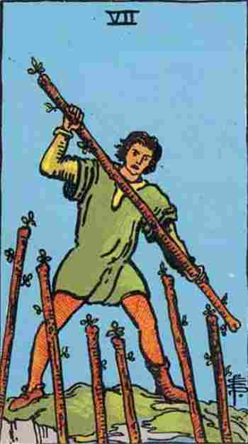 Siete de Bastos en el Tarot Rider Waite